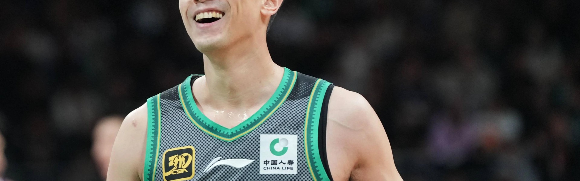 世界杯客户端升级-赵继伟：年薪高达600万，曾拿4次CBA总冠军，妻子是人艺话剧演员